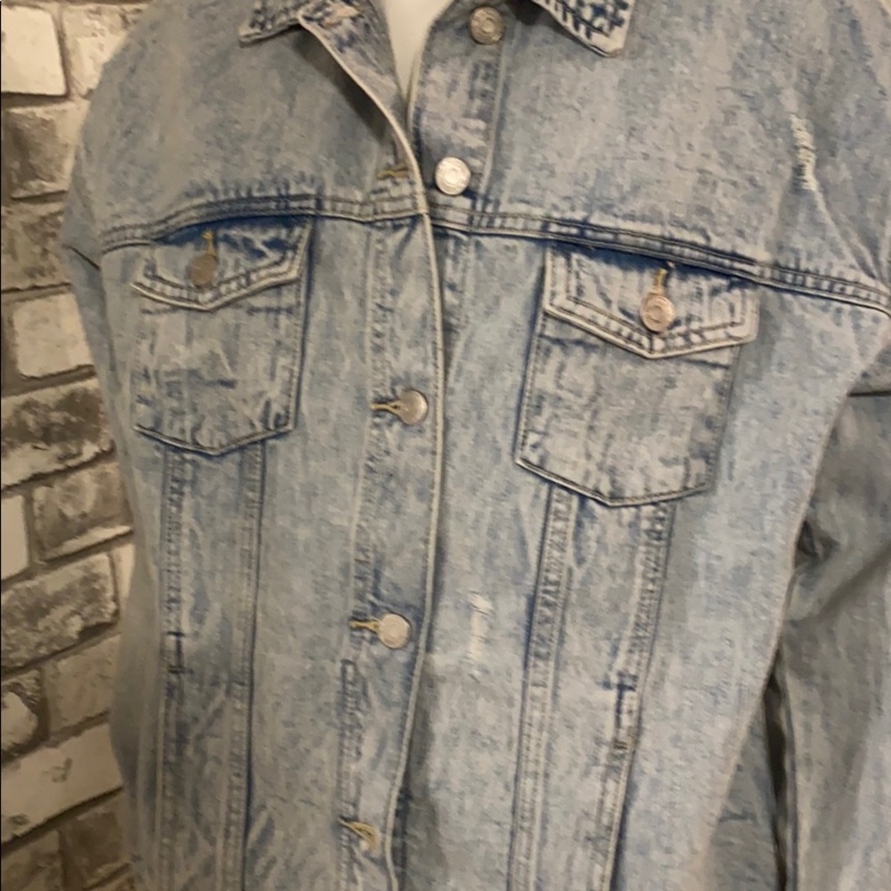 Banana Republic distress Jean Jacket - Picture 6 of 7